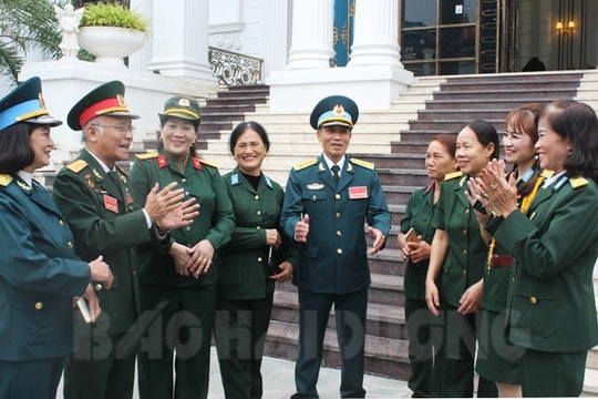 Xúc động buổi gặp mặt của những người lính tham gia chiến dịch Điện Biên Phủ trên không